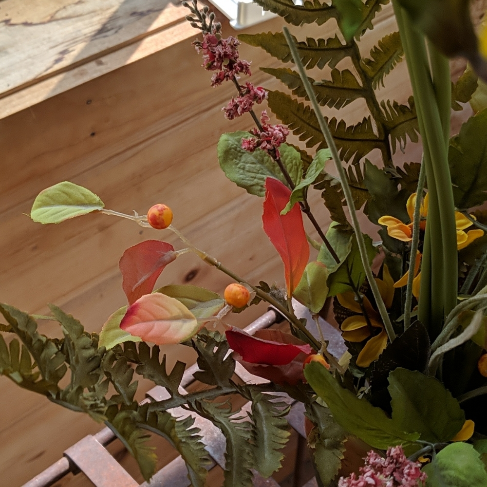 Sunflower floral arrangement - Picture 8 of 8